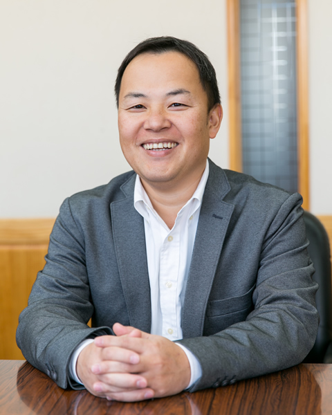 坂上グループ 代表取締役社長 坂上 功治